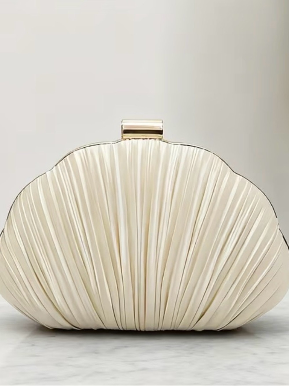 Elegant Cream Shell-Shape Evening Clutch
